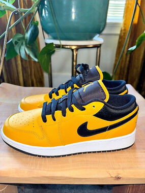 Jordan Air Jordan 1 Low Sneakers Yellow & Black Girls US 5Y Like New